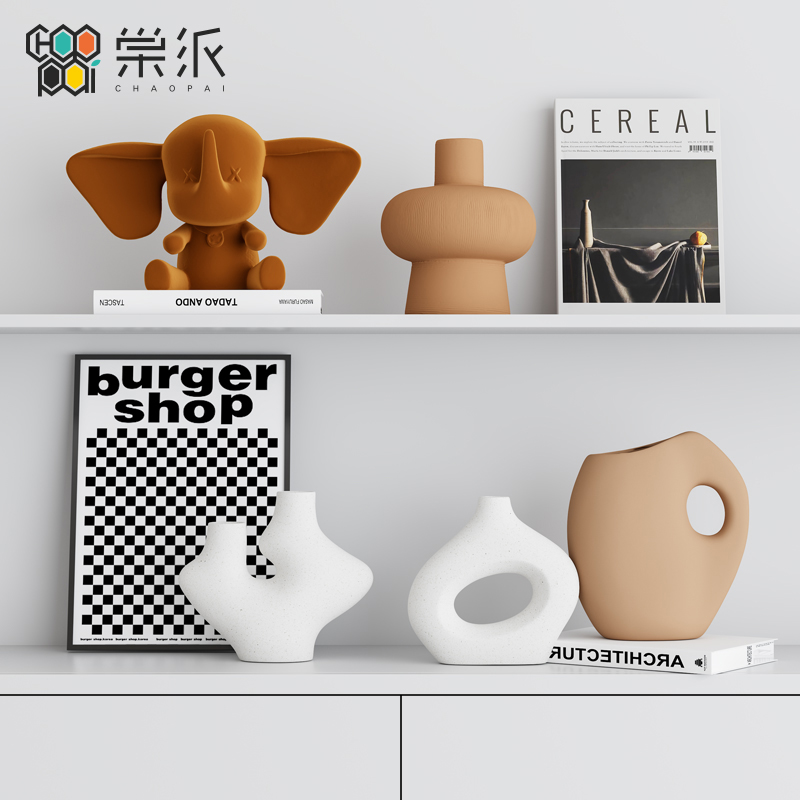 大地色客厅酒柜高级感软装摆件