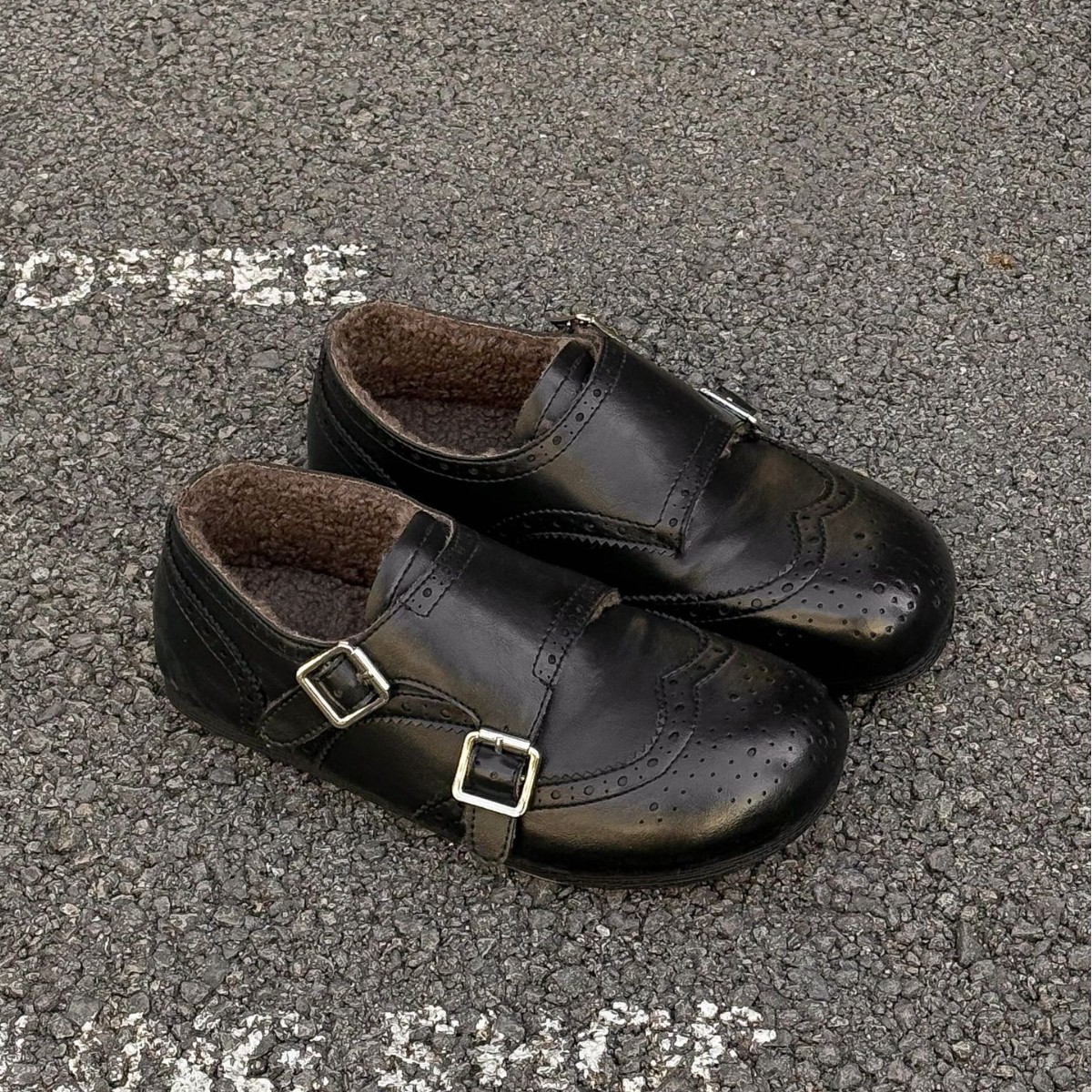 2025冬季新款英伦风加绒勃肯鞋复古圆头布洛克鞋雕花小皮鞋乐福鞋