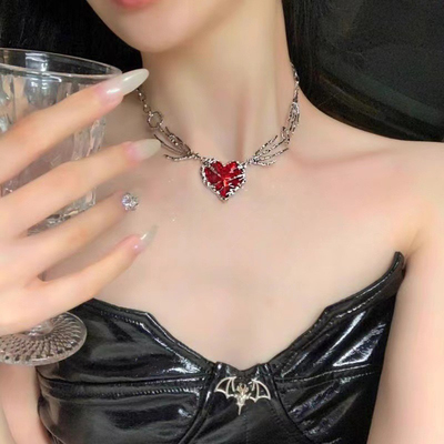 暗黑朋克红色爱心鬼爪项链女夸张锁骨链chocker甜酷配饰高级感