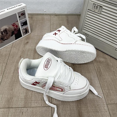 港风小众设计感星星板鞋ins超火厚底百搭运动休闲德训小白鞋子女