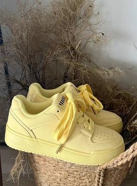 网红爆款黄色厚底板鞋女款2025新款夏季小众鞋子百搭休闲面包鞋女