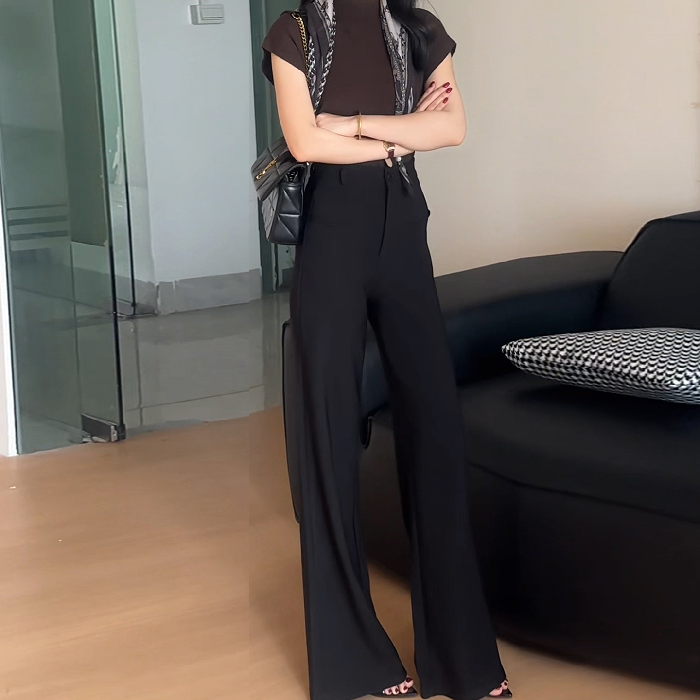 黑色窄版不贴腿微喇西装裤女