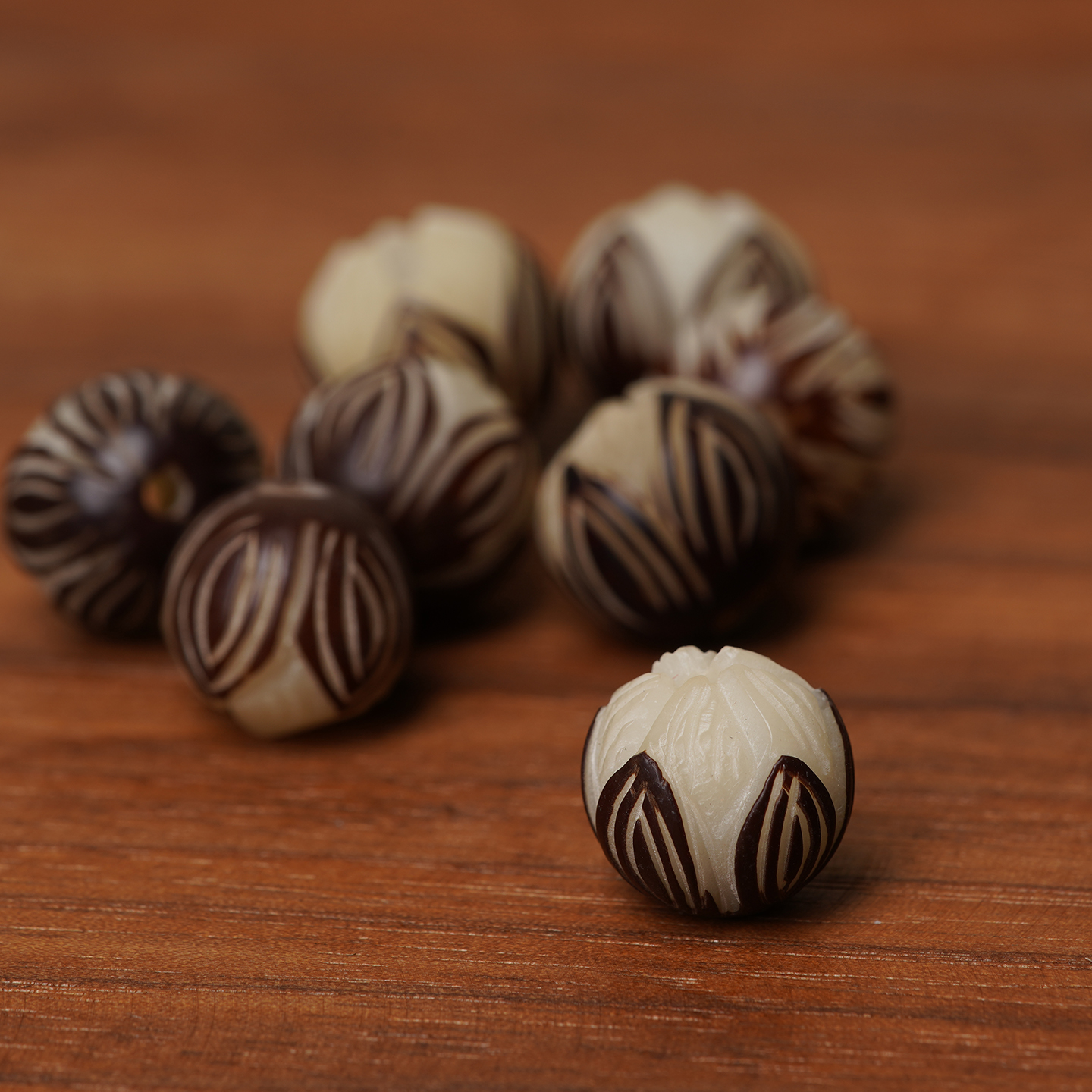 山仓 带皮白菩提根莲花雕籽料佛珠手串DIY散珠配件白玉菩提p01