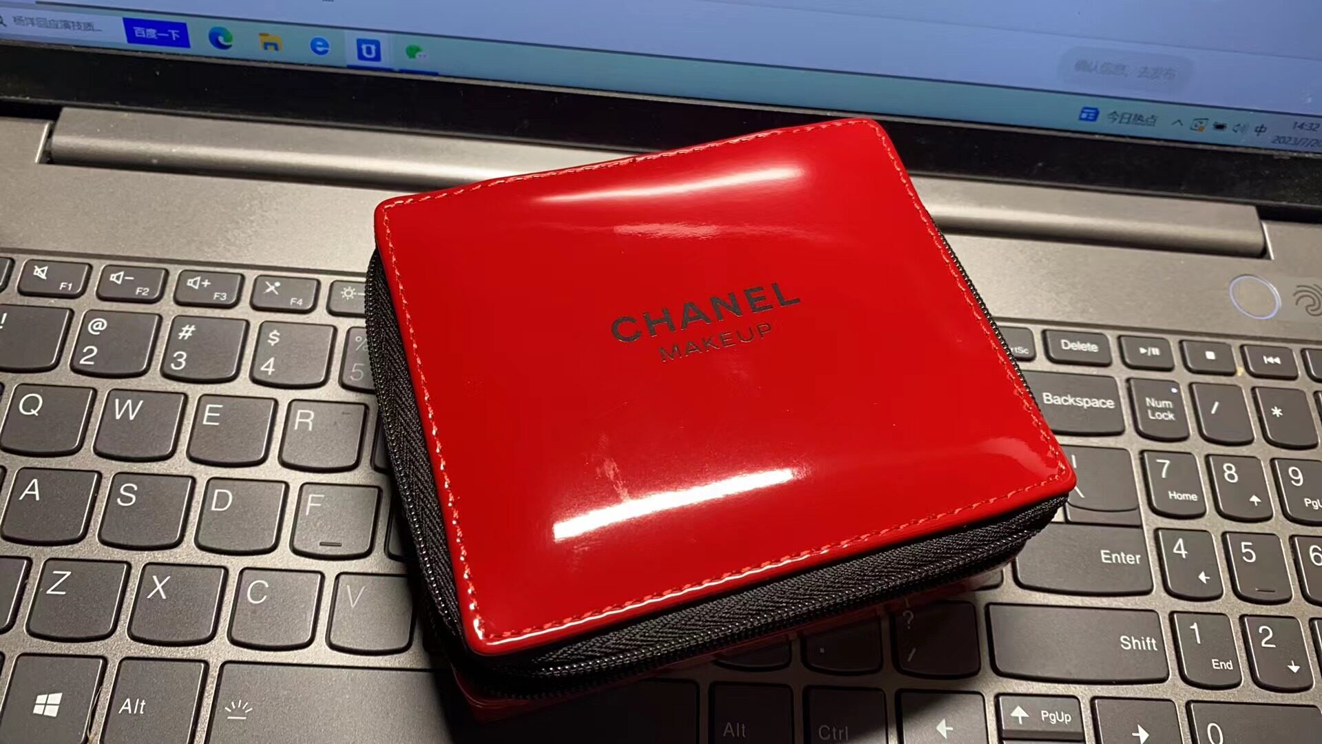 CHANEL 香奈儿红色漆皮口红化妆包内附镜子 国内专柜赠礼