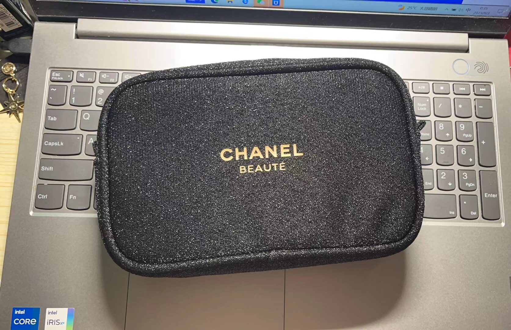CHANEL 香奈儿专柜赠品黑色镶金便携手拿收纳包化妆包 绝版超美