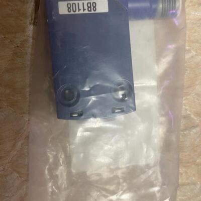 【议价】施耐德限位开关ZCMD21M12行程开关ZCMD21C12蓝