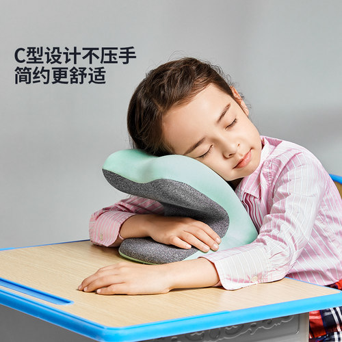 儿童教室小学生桌上午睡枕头