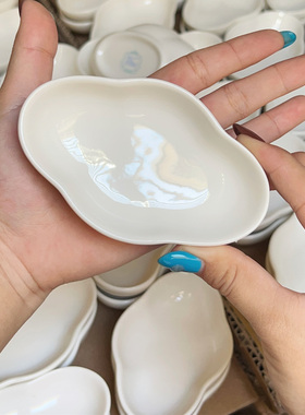 德化白瓷ins陶瓷调味碟家用醋碟蘸料碟番茄酱芥末碟不规则造型碟