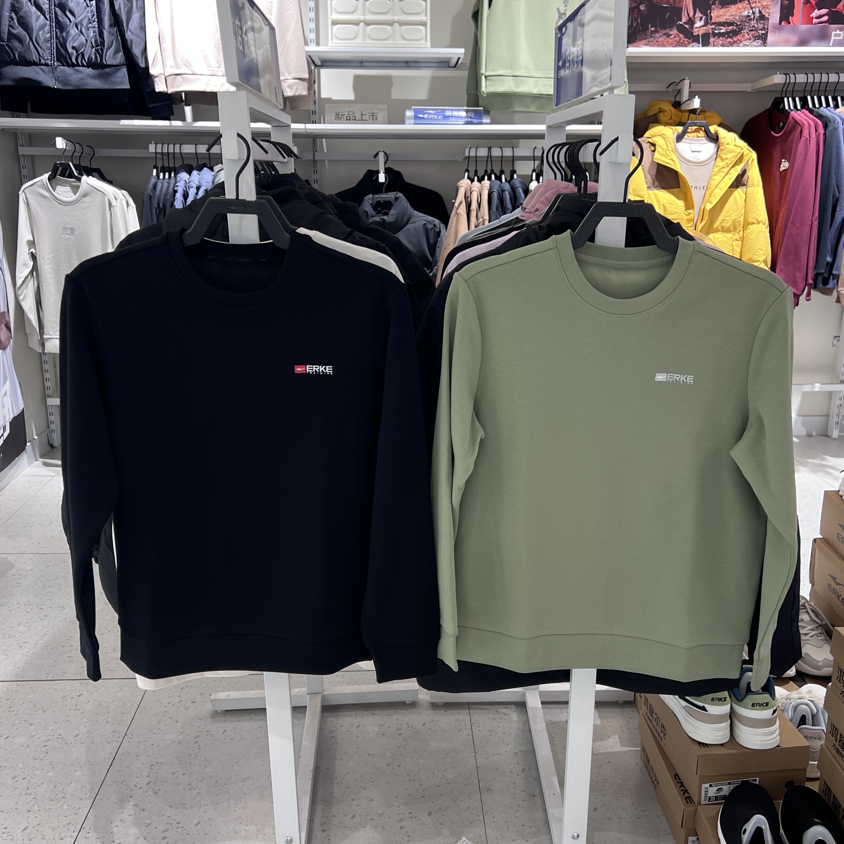 鸿星尔克2025冬季新款男士加绒保暖圆领套头运动卫衣11225401165