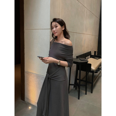 元派bluepops2025秋季休闲温柔垂感莫代尔一字肩系带连衣裙女长裙