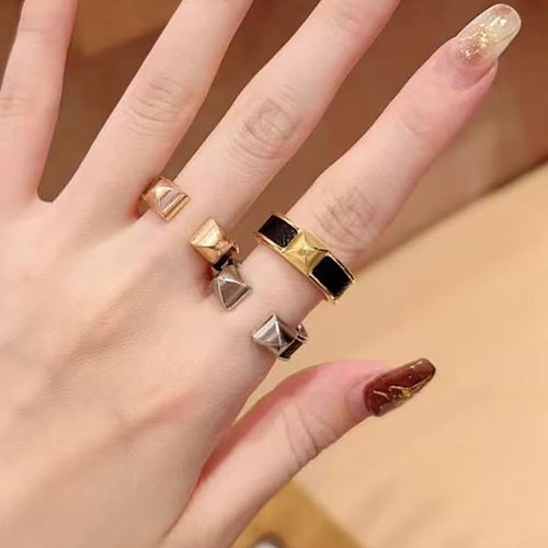 高端定制玫金方形铆钉戒指女银色玫瑰金色两款彩色皮质戒圈