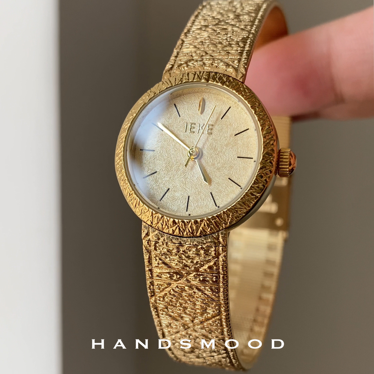 handsmood 中古风磨砂质感金色圆形小表盘时尚气质高级感女士手表