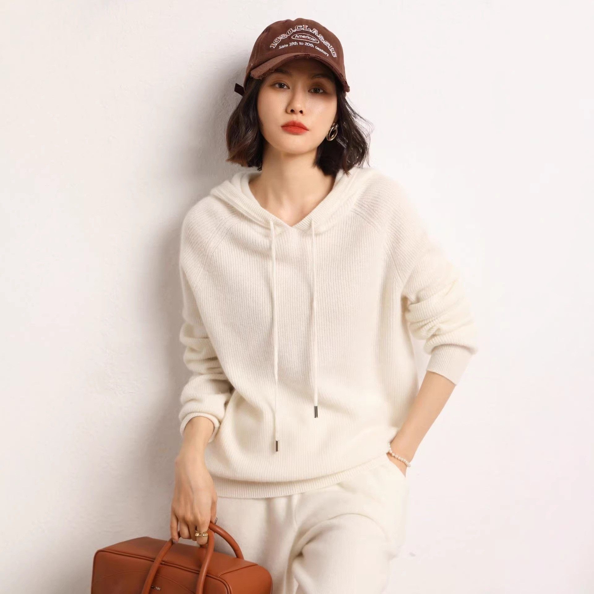 秋冬新款山羊绒羊毛混纺宽松连帽卫衣套头插肩短款毛衣针织衫女,女装/女士精品,羊绒衫,淘宝优惠券,粉丝福利购,淘宝优惠卷