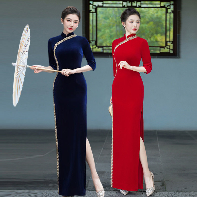 红色金丝绒旗袍2025新款走秀演出服高端气质长款中年舞台表演大码