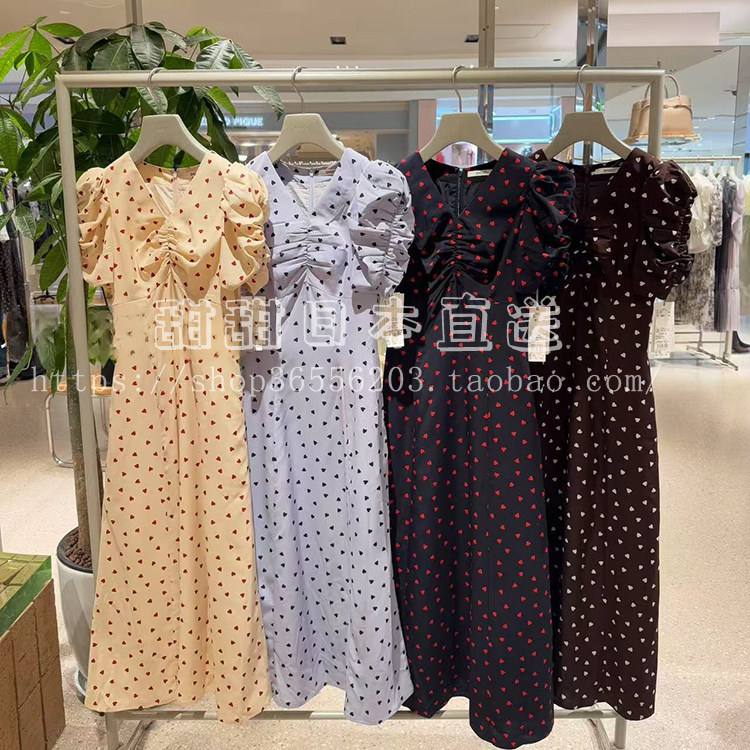 日本代购SNIDEL春夏新品V领收腰泡泡袖爱心印花连衣裙 SWFO251252