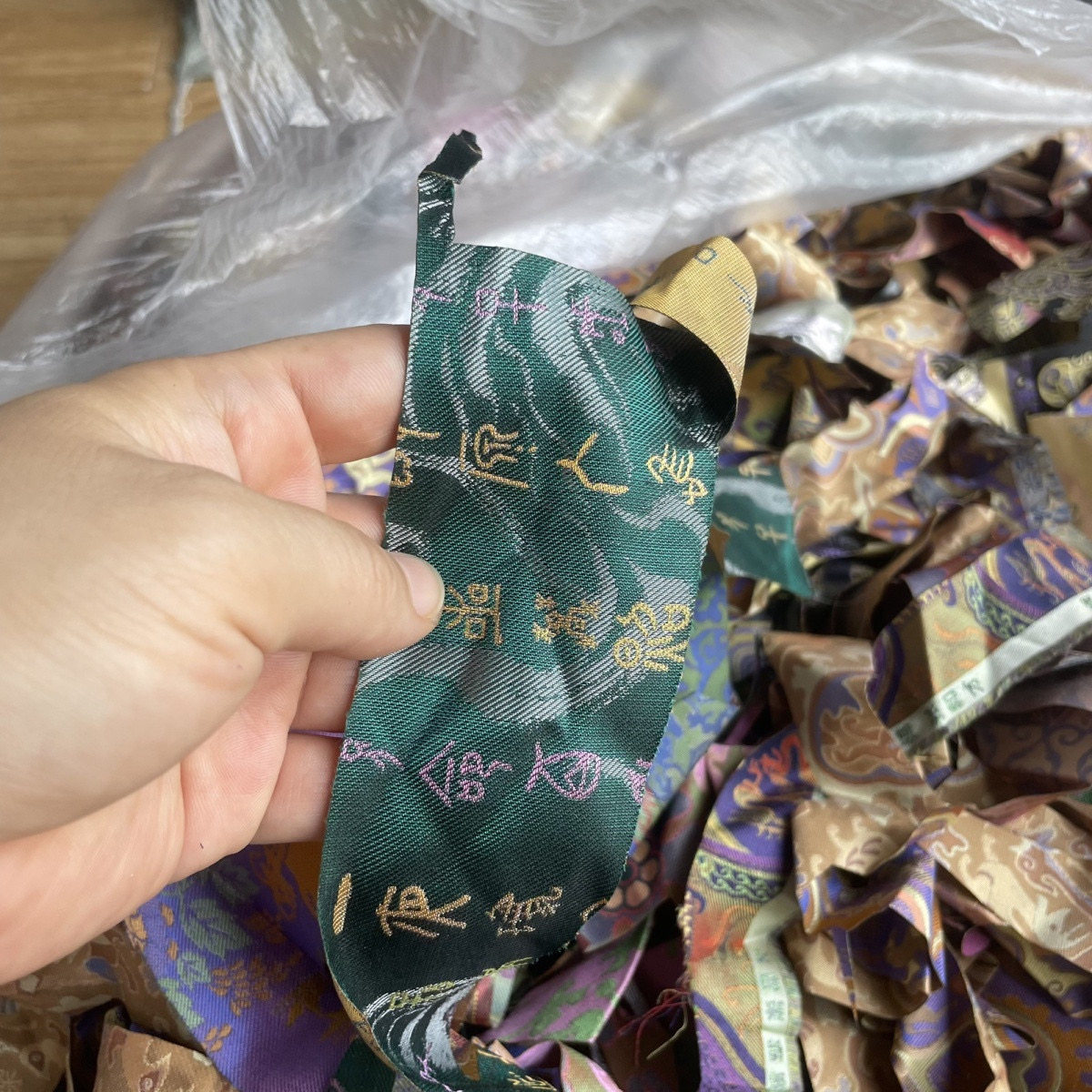 真丝名家蜀锦边角布料100%桑蚕丝发碎布手工diy小零头面料特价