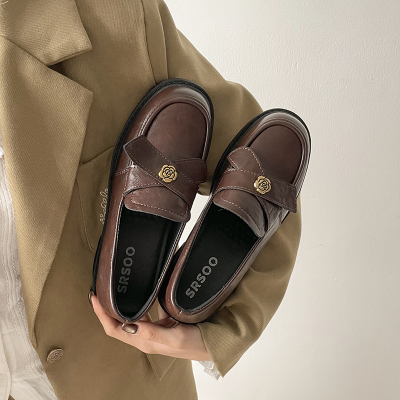 自然卷新款老钱风山茶花乐福鞋圆头舒适粗跟复古褶皱通勤小皮鞋女