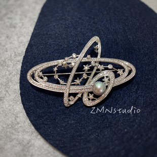ZMN/土星/轻奢精致闪亮锆石天然海水真多麻珍珠胸针冬日礼物配饰