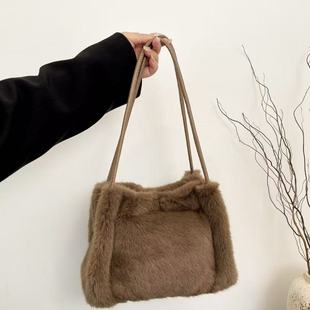 2025毛绒包包单肩包高配版 高颜值手提包秋冬新款 毛毛包小众时尚