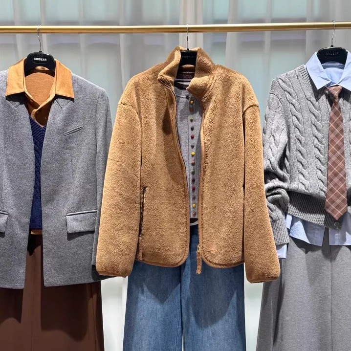 阿玛施立领羊羔毛绒感外套保暖