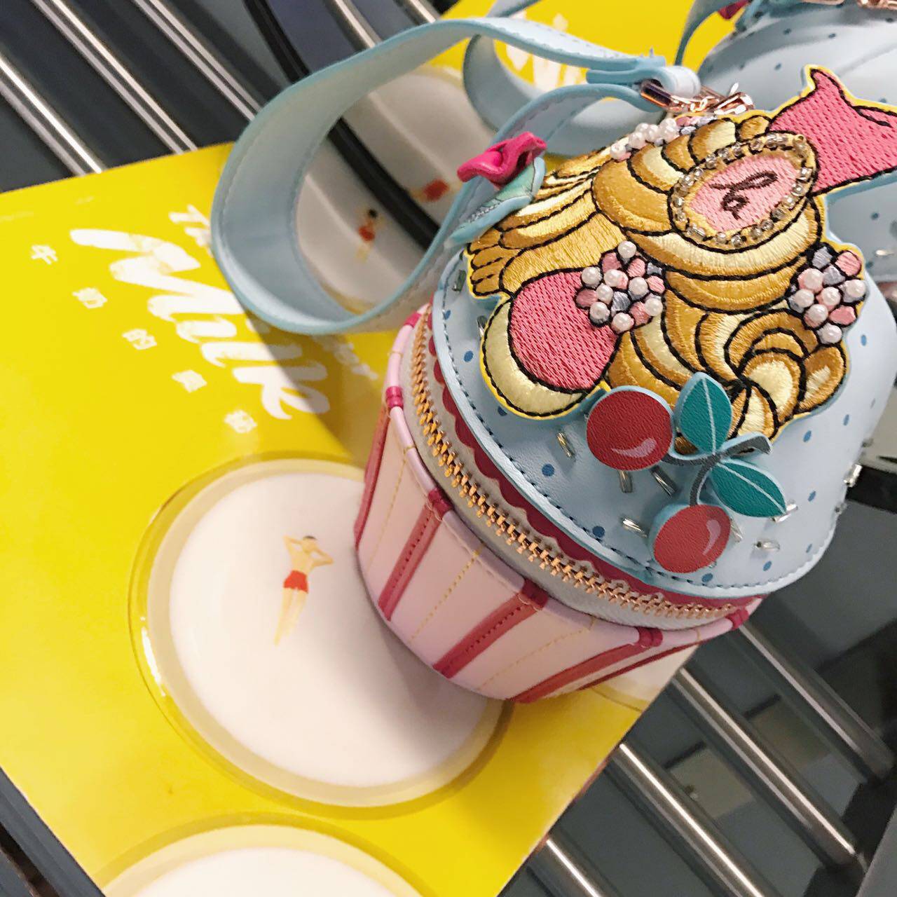 【天天特价】日本代购 超可爱 zakka 糖果蛋糕造型手拎包 零钱包