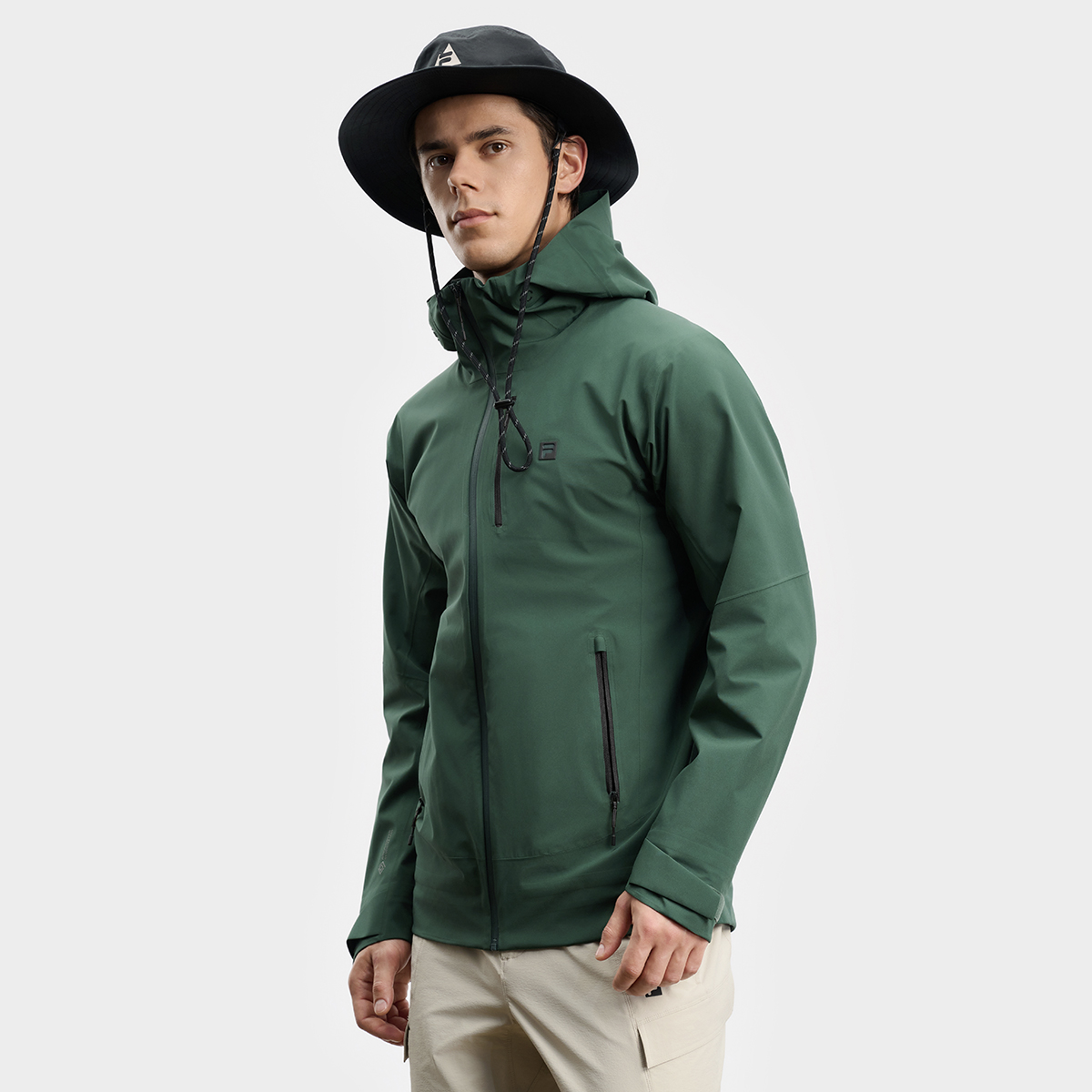 斐乐山峰茧男子三防梭织夹克