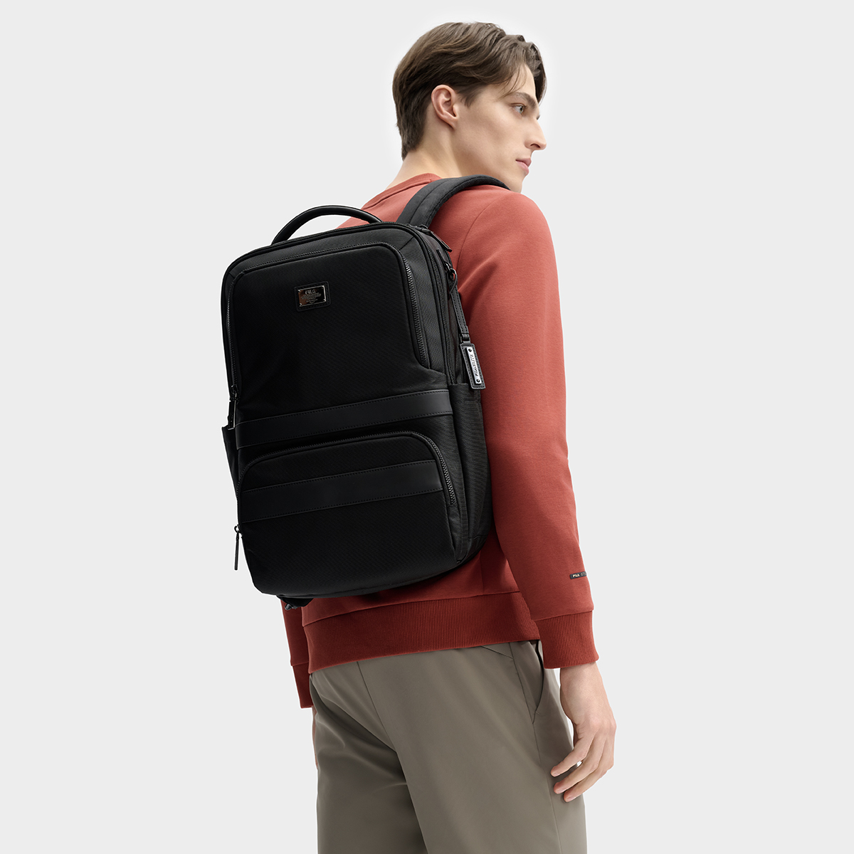 斐乐春新款男子运动休闲双肩背包