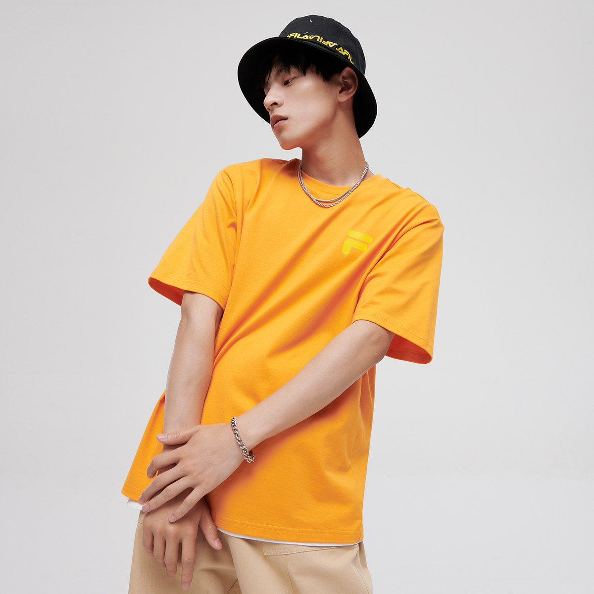 Fila/斐乐情侣款潮流运动短袖休闲百搭logo印花图案T11U126110C