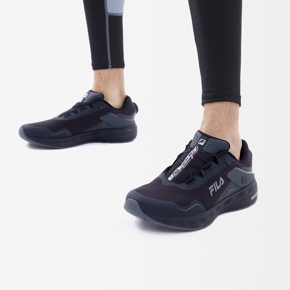 斐乐山猫鞋男子专业运动户外鞋