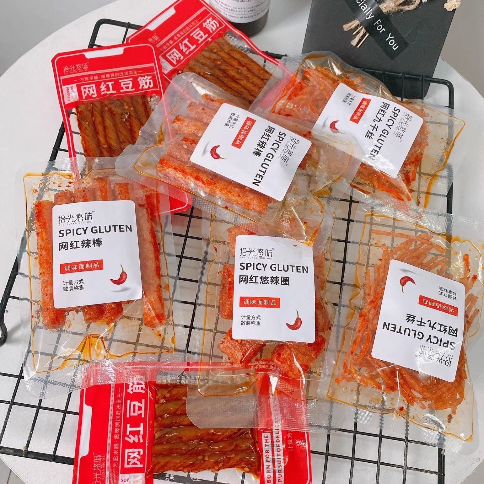 拾光悠味网红辣条散装小包装辣味零食小吃休闲食品儿时大礼包