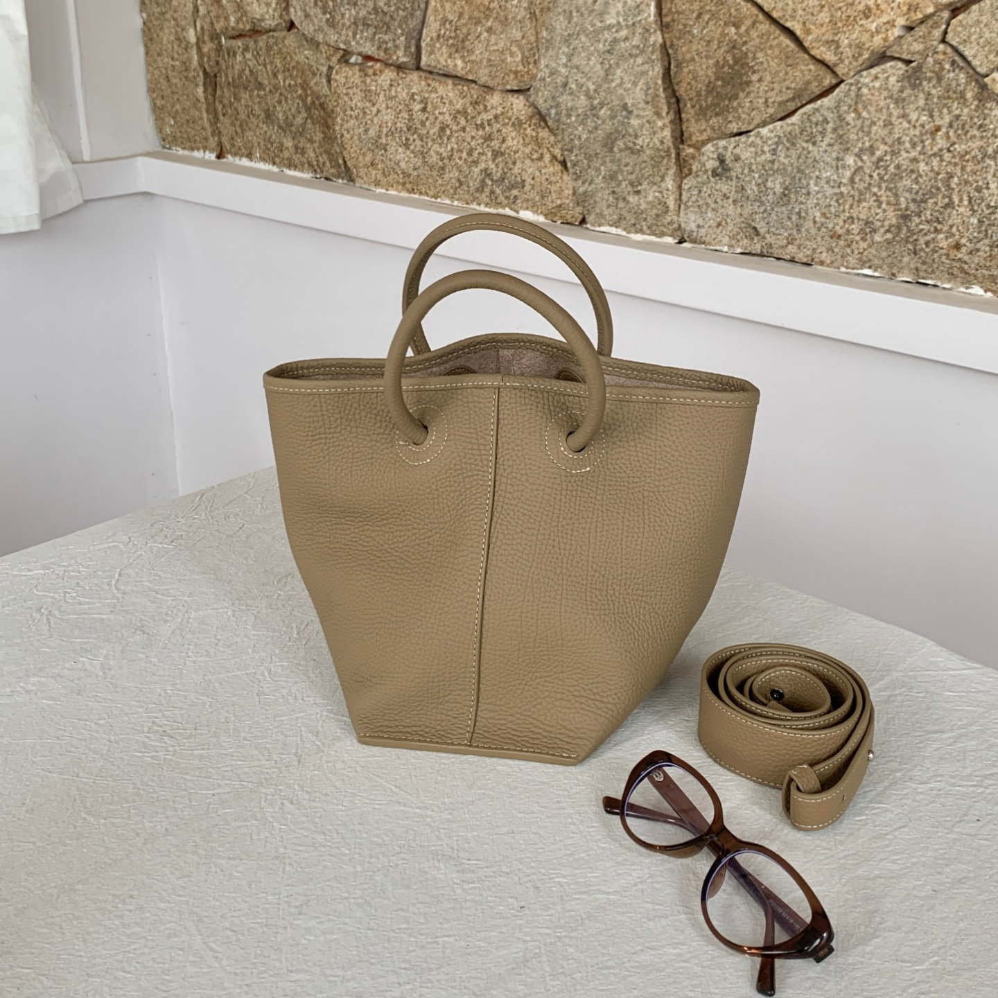 头层牛皮小众通勤菜篮子手环包