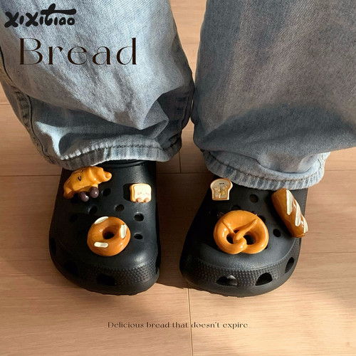 细细条趣味面包外穿情侣洞洞鞋