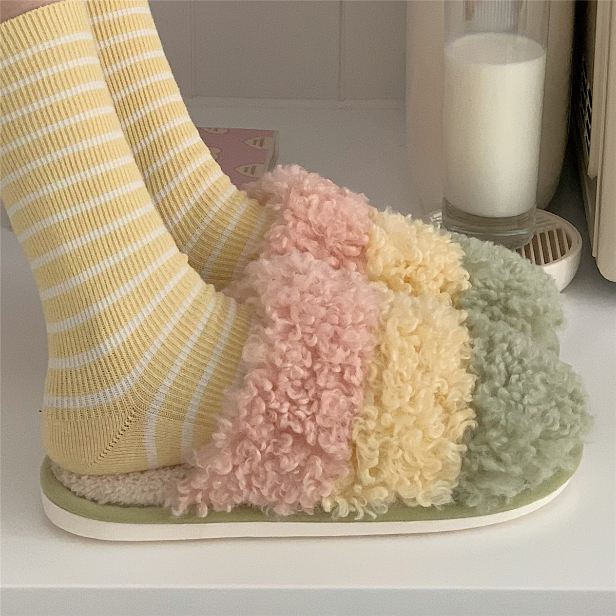 细细条彩虹棉拖鞋可爱时尚毛绒