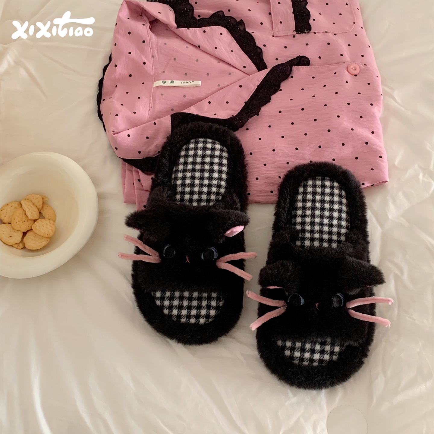 细细条个性小黑猫一字毛毛拖鞋