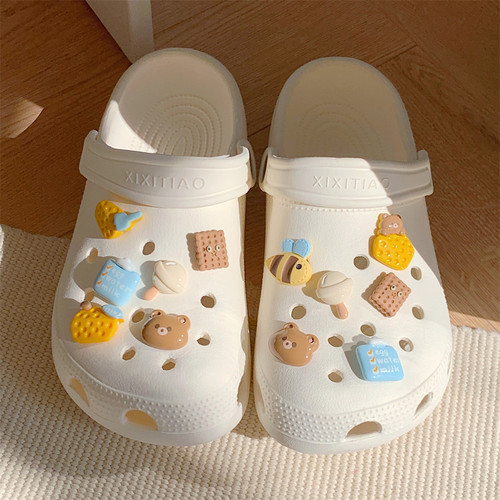 细细条可爱小熊时尚外穿洞洞鞋