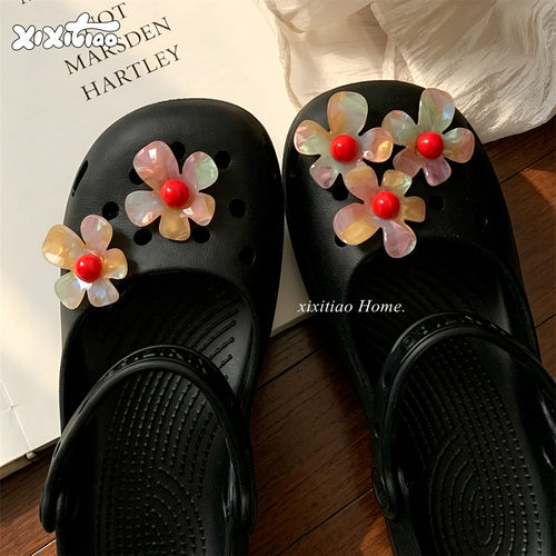 细细条多巴胺彩色花朵洞洞鞋扣
