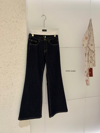 【Enen】Vintage High-Waisted Slimming Straight-Leg Jeans with Slight Flare and Slim Fit