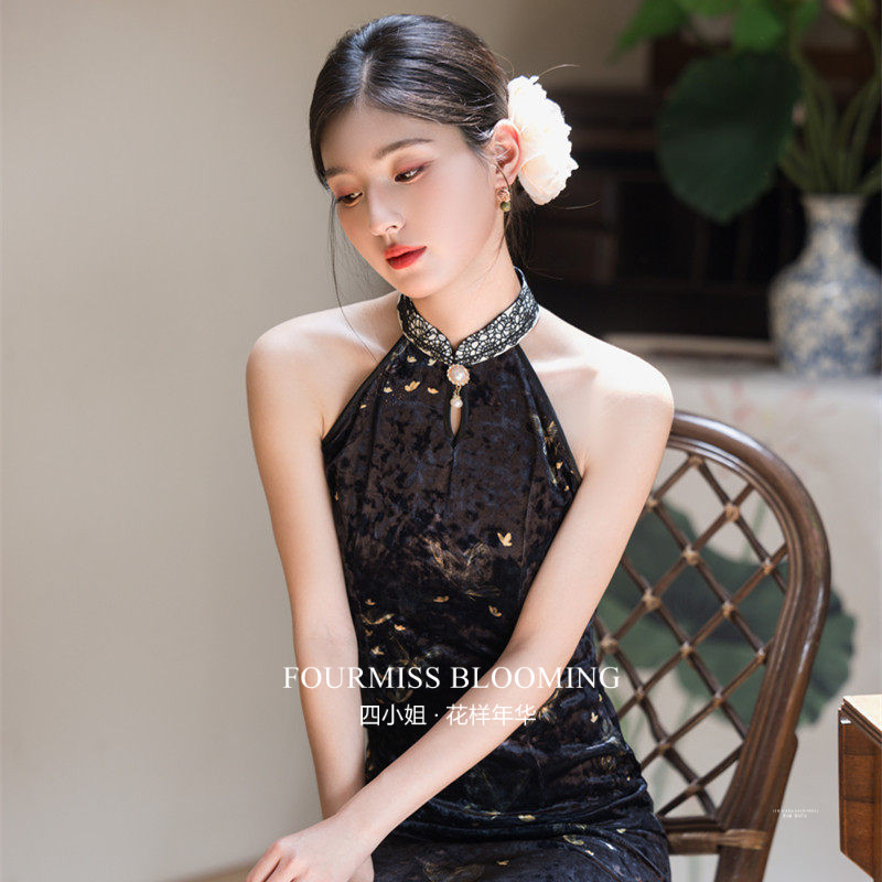 新中式丝绒挂脖长礼服