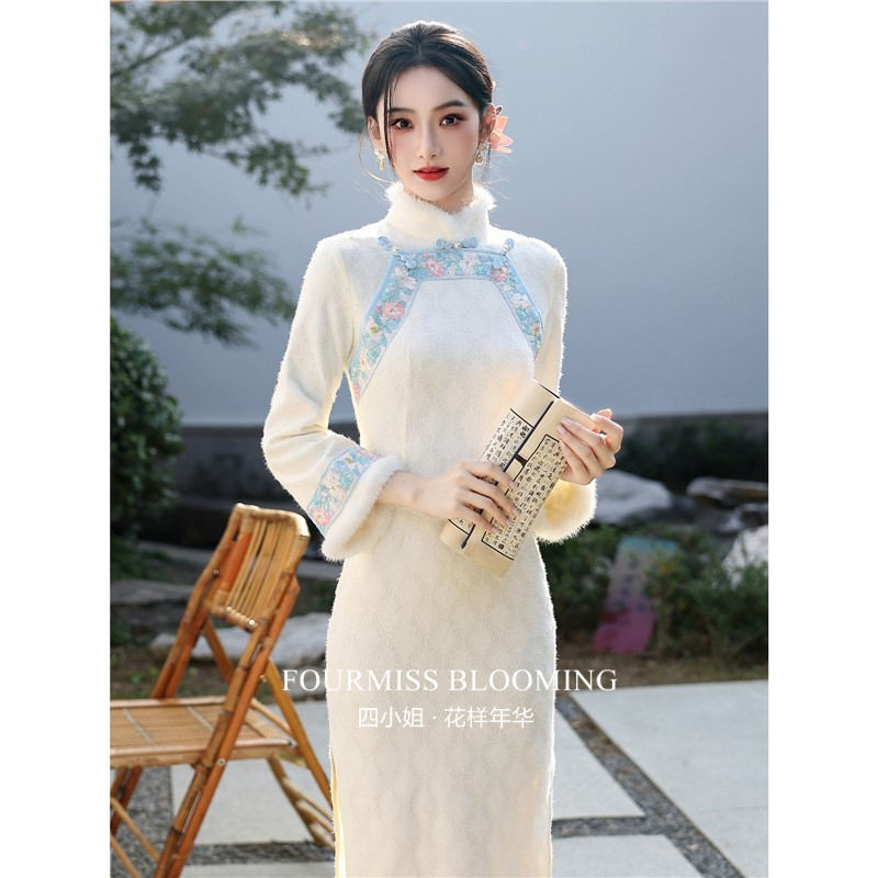 新中式白色羽毛纱刺绣礼服