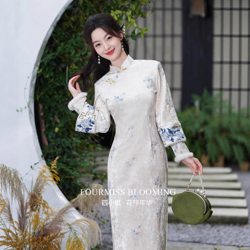 白色绣花加绒冬装长款女