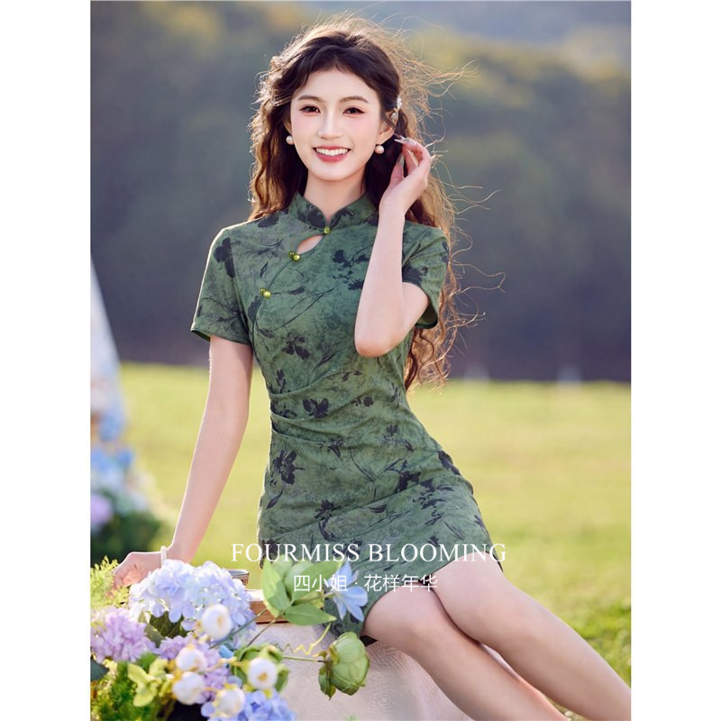 绿色短款修身连衣裙23