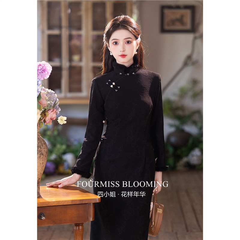 黑色2025新款加绒新中式连衣