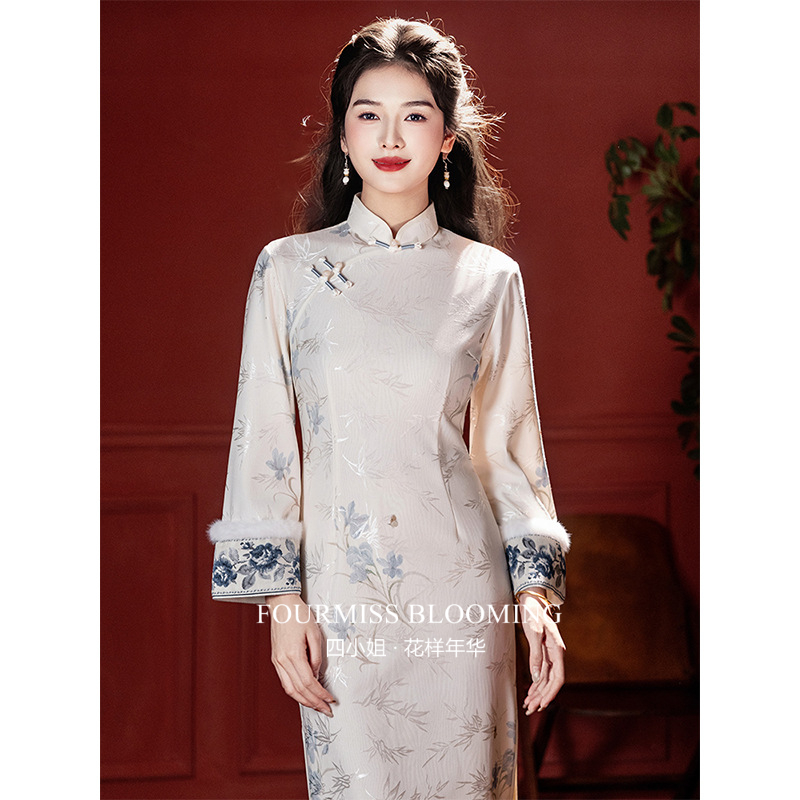 绝美白色2025新款加绒连衣裙