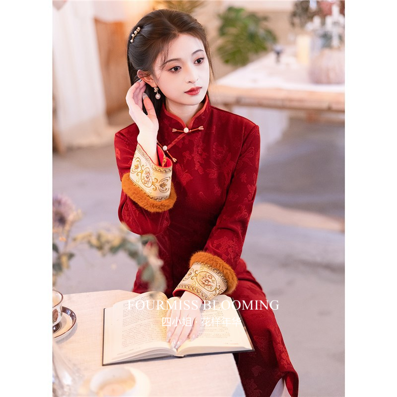 红色加绒新中式新娘礼服