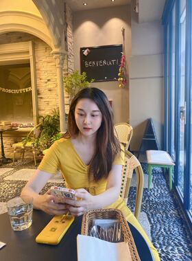 2026年夏季韩版性感姜黄色v领抽绳修身短袖沙滩海边中长裙连衣裙