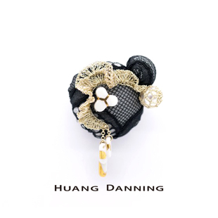 HUANG 20年代巴黎风瓷片钩针刺绣胸针 DANNING 绽放似水年华