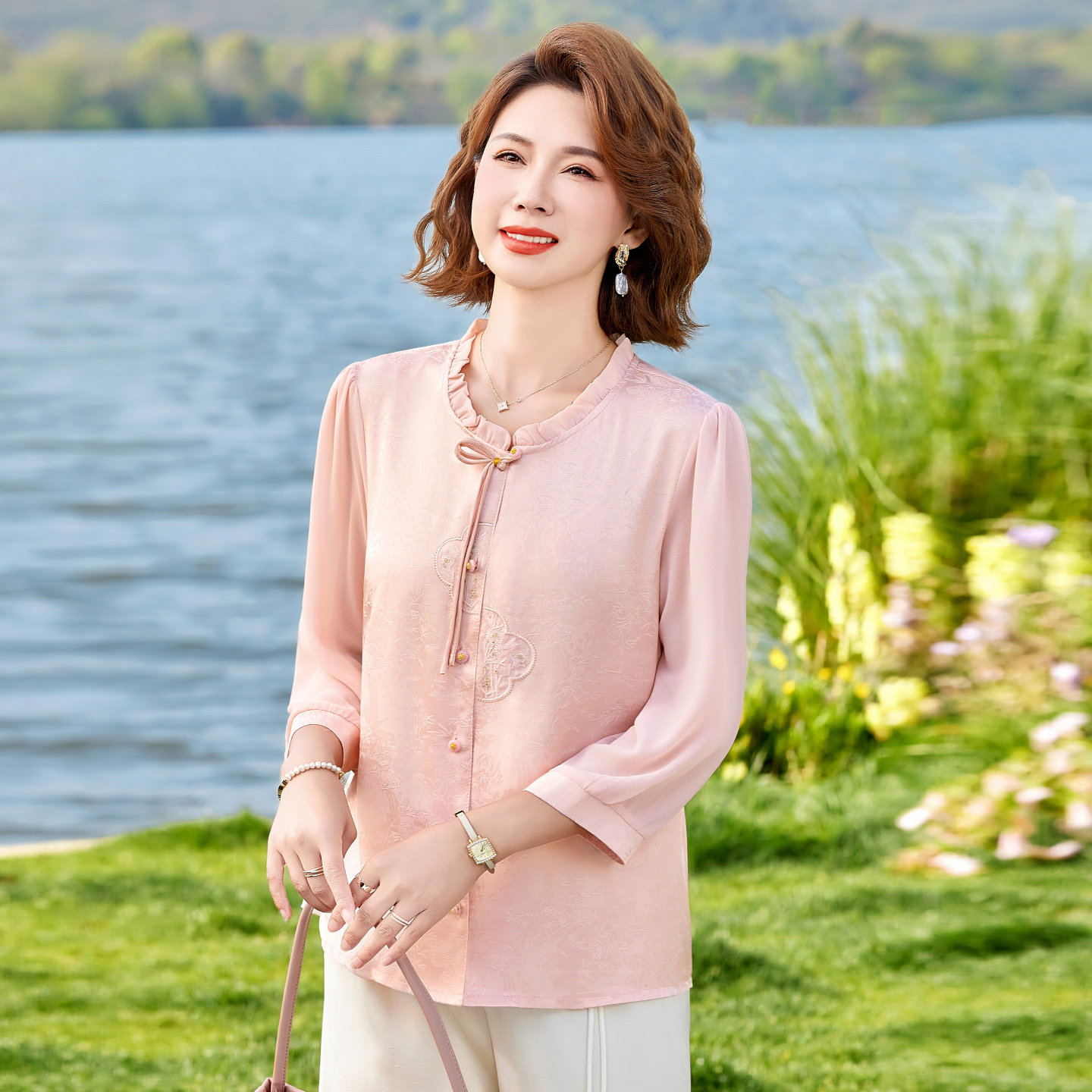 妈妈夏装洋气衬衫时尚国风缎面花