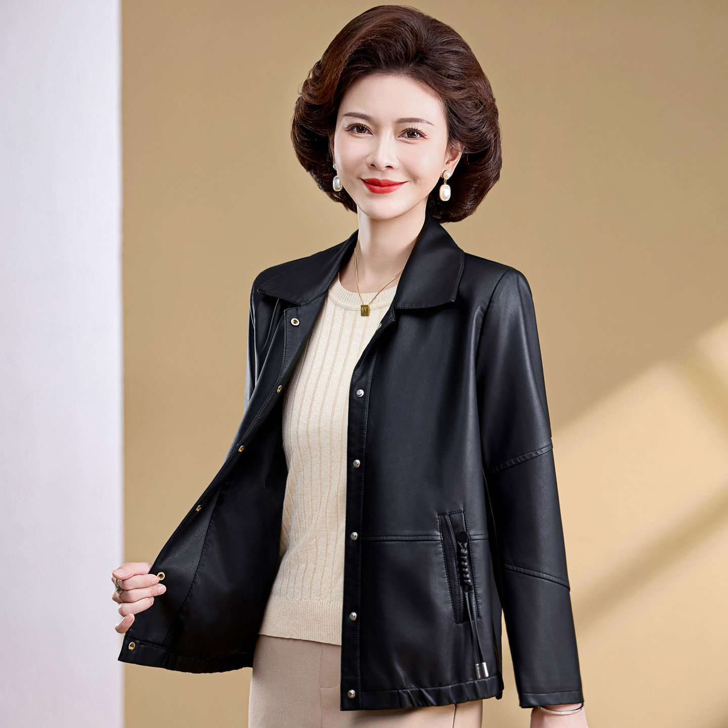 妈妈春装外套休闲PU皮大码宽松婆婆时尚皮夹克中年女皮衣春秋上衣