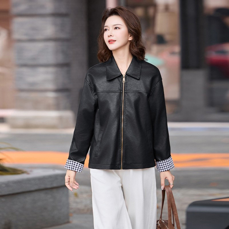 皮衣外套女2026春装新款中年女人休闲风夹克直筒显瘦翻领皮褂显瘦