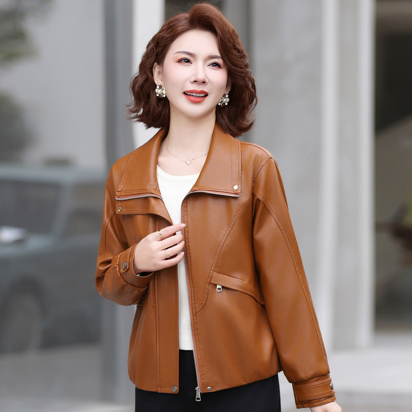 皮衣外套女翻领休闲皮夹克中年女人时尚潮流PU皮褂今年流行春上衣